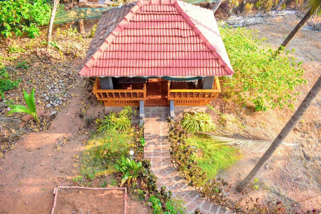 Club 7 Beach Resort Kannur Exterior photo